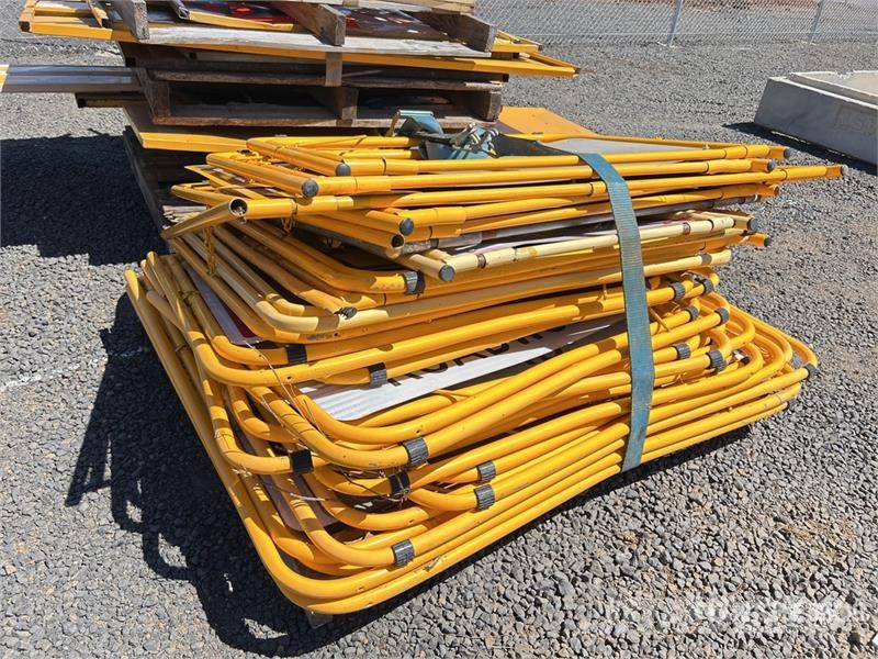  Quantity of Traffic Control Signs معدات النقل - غير ذلك