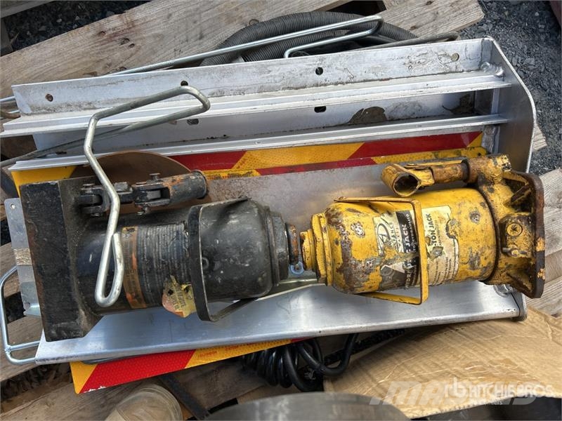Quantity of Truck Straps & Lift Jack Ostale komponente za građevinarstvo