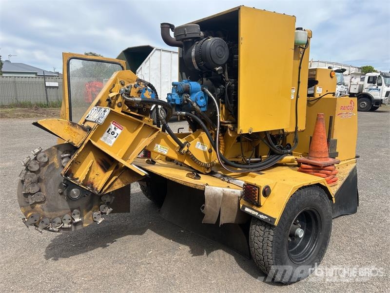 Rayco RG140dxk Tow Behind S/A Stump Grinder الكاسحات وقلابات التربة ذات المحركات