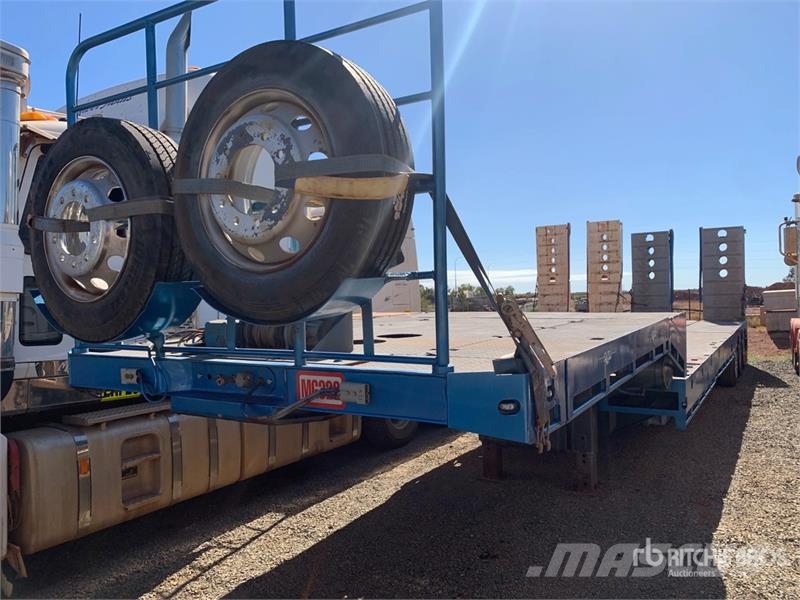 RES Trailers Extendable Hydraulic Widening Step De Mélybölcsős