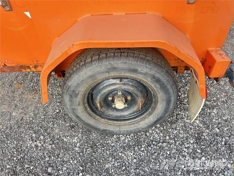  S/A Traffic Light (Inoperable) Aydinlatma kuleleri