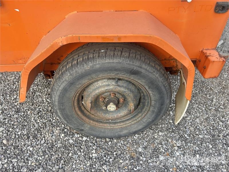  S/A Traffic Light (Inoperable) Aydinlatma kuleleri