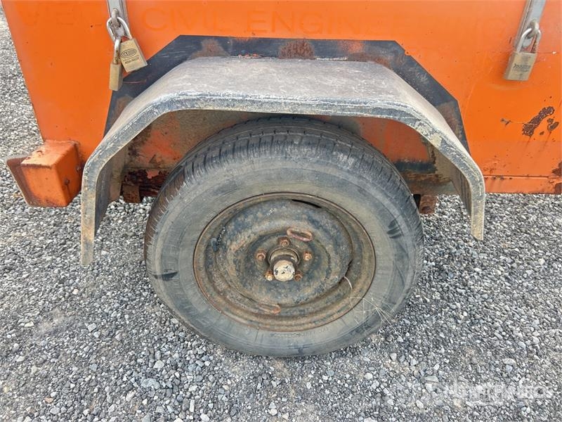  S/A Traffic Light (Inoperable) Aydinlatma kuleleri