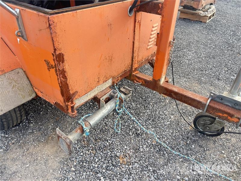 S/A Traffic Light (Inoperable) Aydinlatma kuleleri