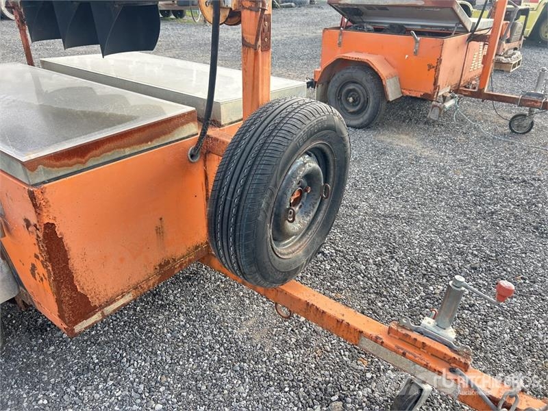  S/A Traffic Light (Inoperable) Aydinlatma kuleleri