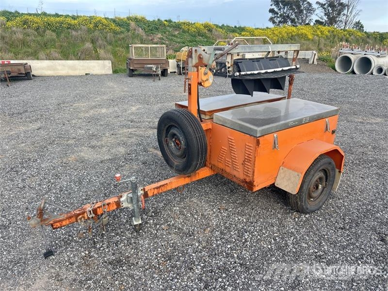  S/A Traffic Light (Inoperable) Aydinlatma kuleleri