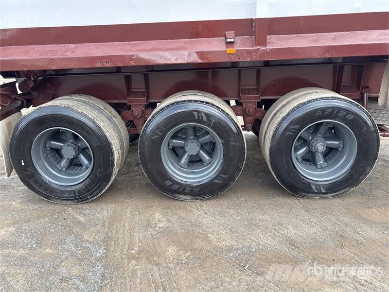 S & T Fabrication 9 m Tri/A End Dump Trailer Tipper trailers