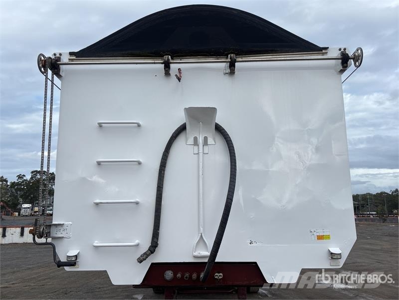 S & T Fabrication 9 m Tri/A End Dump Trailer Tipper trailers