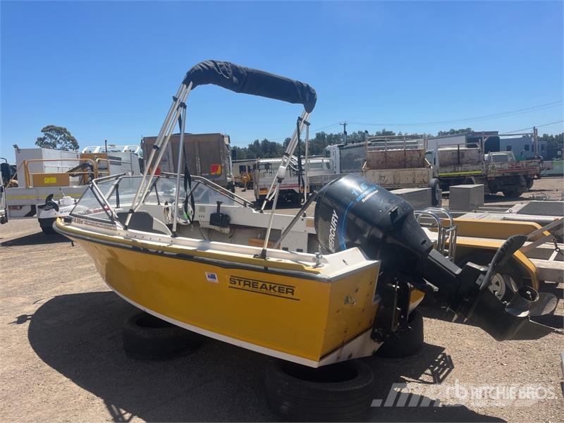Savage STREAKER 15 ft Fishing Boat (Inoperable) Work boats / barges