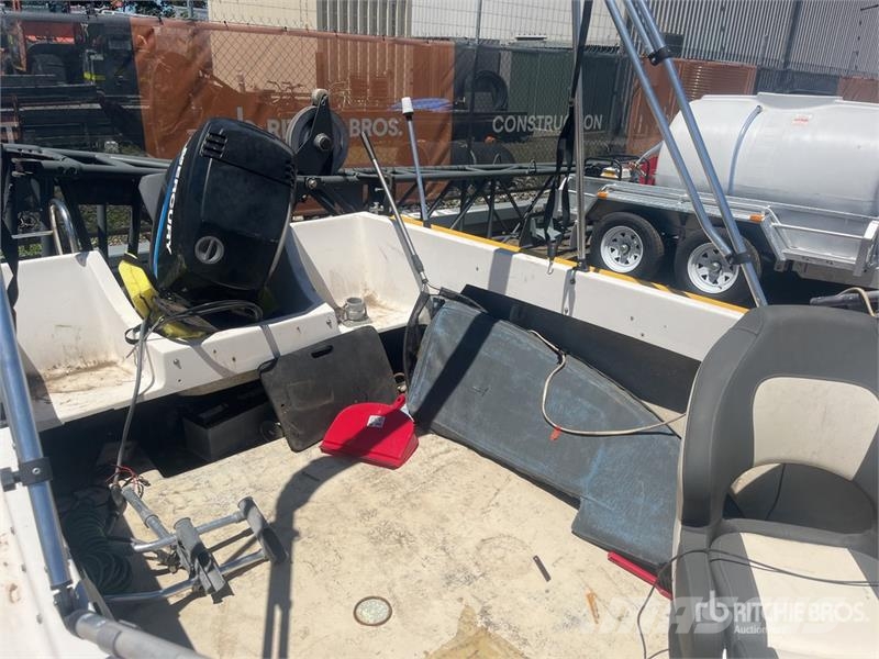 Savage STREAKER 15 ft Fishing Boat (Inoperable) Work boats / barges