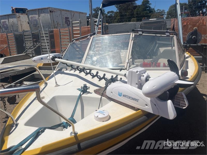 Savage STREAKER 15 ft Fishing Boat (Inoperable) Work boats / barges