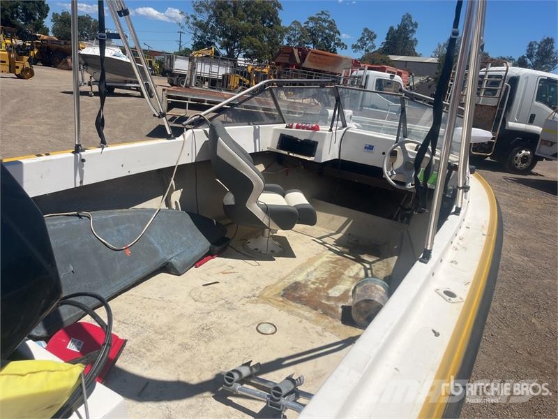 Savage STREAKER 15 ft Fishing Boat (Inoperable) Work boats / barges