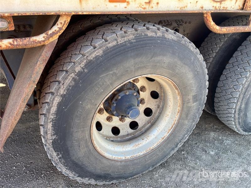 Scania P124 6x4 Flatbed Truck Pritschenwagen/Pritschenwagen mit Seitenklappe