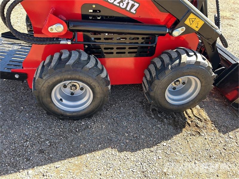 SDLOOL SL-323TZ Mini Skid Steer Loader (Unused) Skid steer loaders