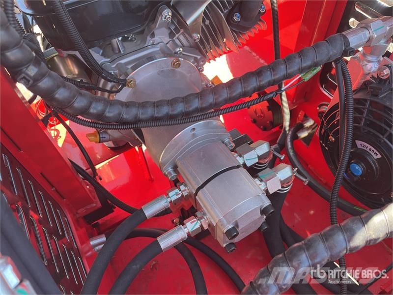  SDLOOL SL-323TZ Mini Skid Steer Loader (Unused) لوادر انزلاقية التوجيه