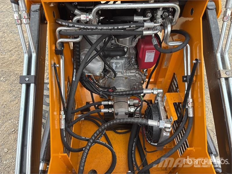  SDLOOL SL-323TZD Mini Skid Steer Loader (Unused) Skid steer loaders