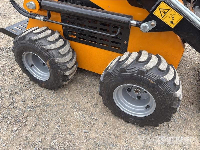  SDLOOL SL-323TZD Mini Skid Steer Loader (Unused) Skid steer loaders