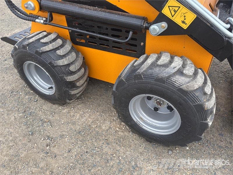  SDLOOL SL-323TZD Mini Skid Steer Loader (Unused) Skid steer mini nakladalci