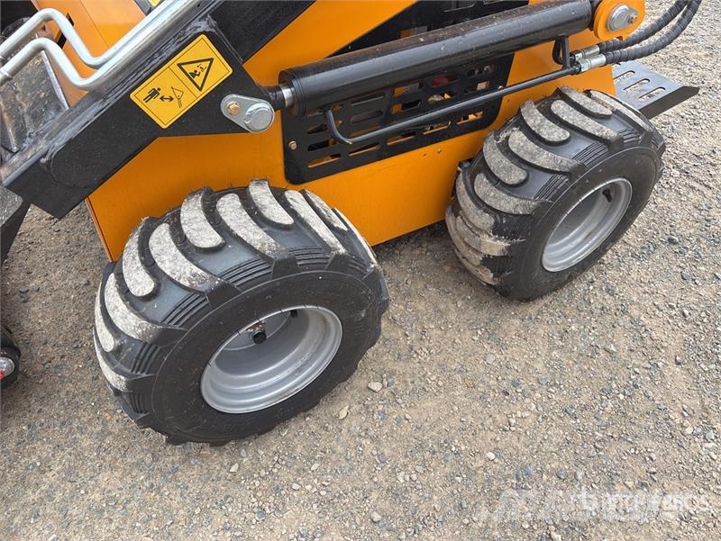  SDLOOL SL-323TZD Mini Skid Steer Loader (Unused) Skid steer mini nakladalci