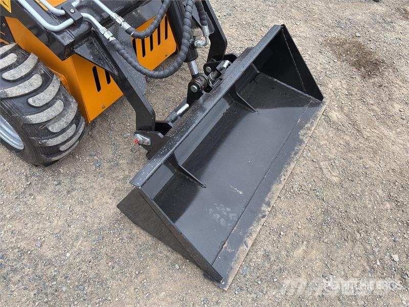  SDLOOL SL-323TZD Mini Skid Steer Loader (Unused) Skid steer loaders