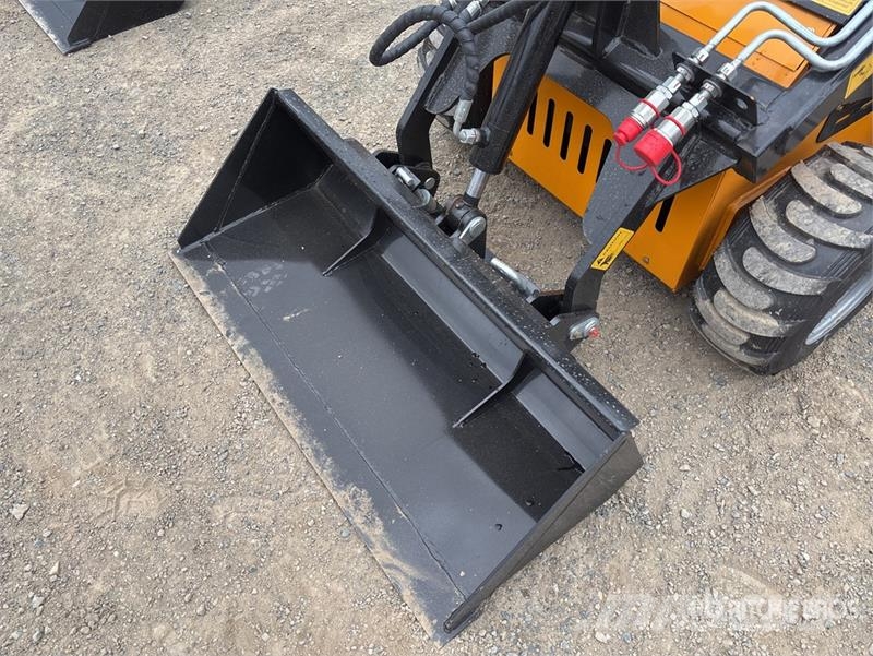  SDLOOL SL-323TZD Mini Skid Steer Loader (Unused) Skid steer loaders