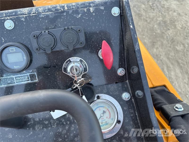 SDLOOL SL1050L Compact Track Loader (Unused) Chargeuse compacte