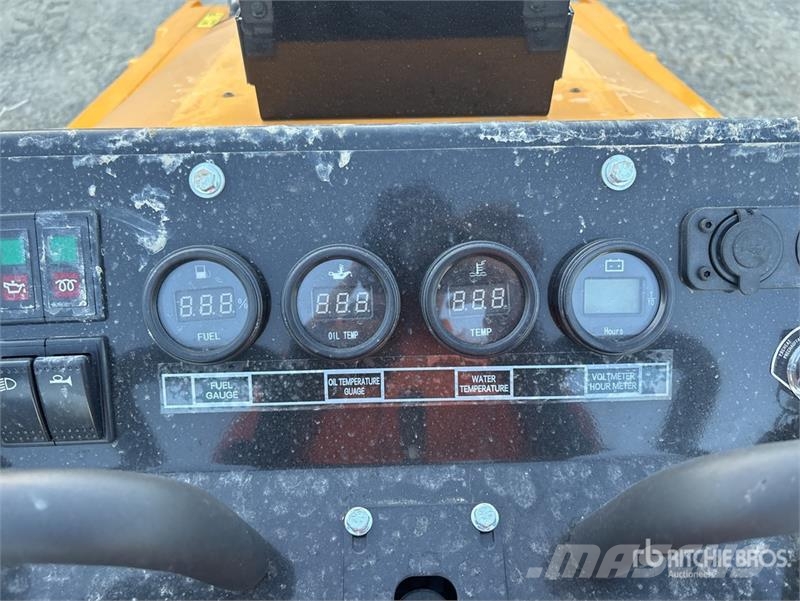 SDLOOL SL1050L Compact Track Loader (Unused) Chargeuse compacte