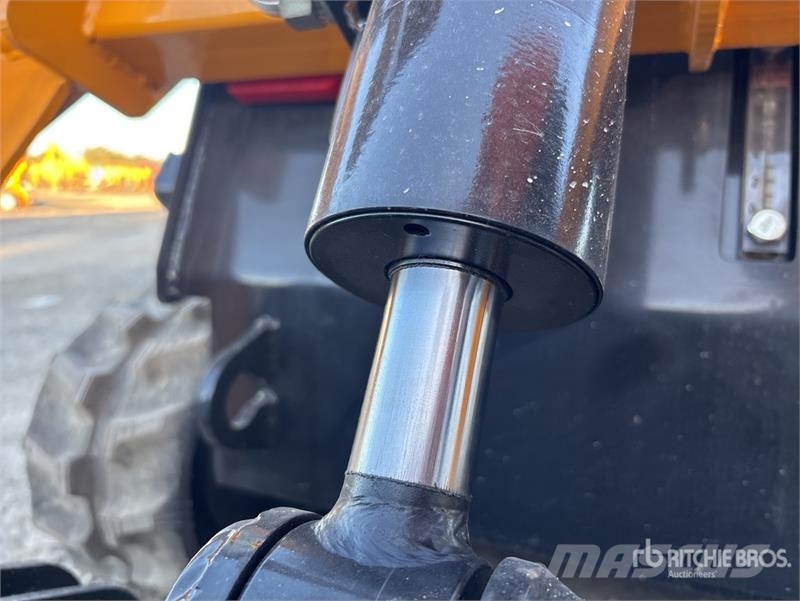 SDLOOL SL1050L Mini Compact Track Loader (Unused) Skid steer loaders