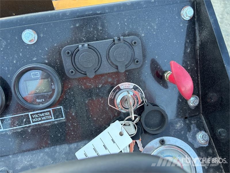 SDLOOL SL1050L Mini Compact Track Loader (Unused) Skid steer loaders