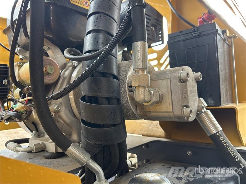 SKLP X1200 Stand-On Self-Loading Mini Crawler Conc Accessori per Calcestruzzo