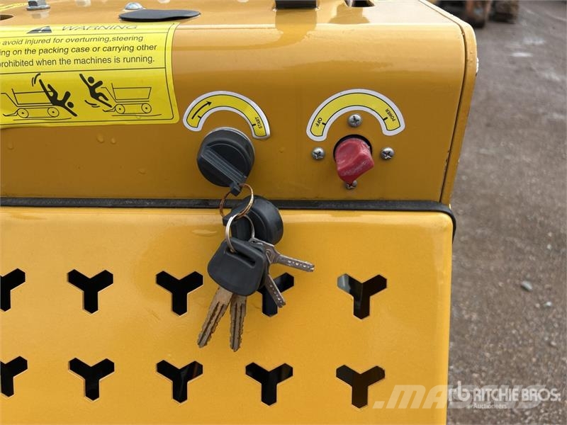 SKLP X1200 Stand-On Self-Loading Mini Crawler Conc Accessori per Calcestruzzo