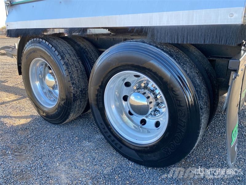 Sloanebuilt 8 m Quad Dog End Dump Trailer Bañera