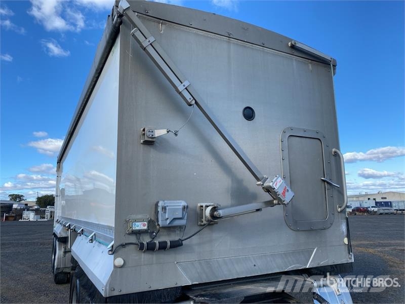 Sloanebuilt 8 m Quad Dog End Dump Trailer Bañera