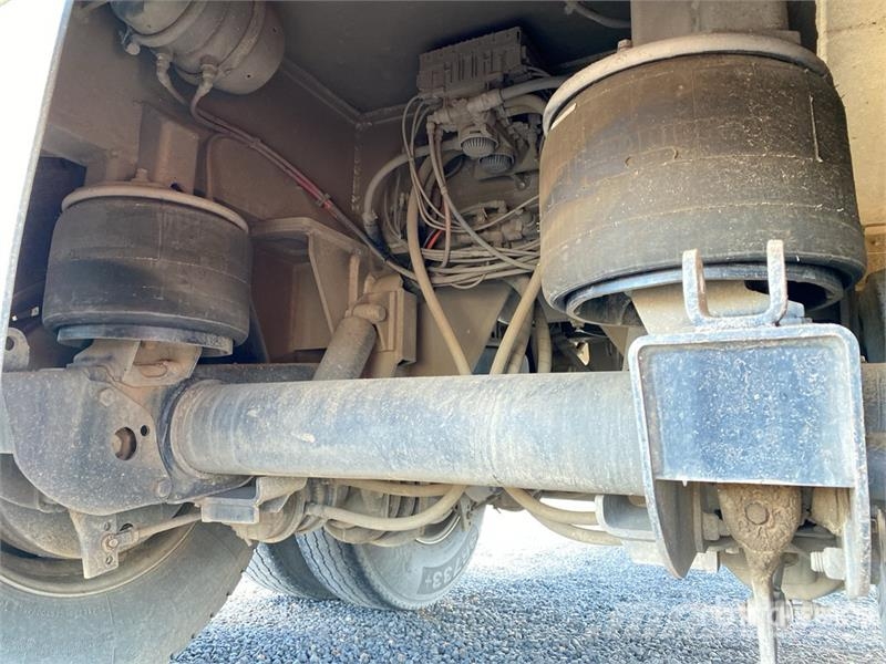 Sloanebuilt 8 m Quad Dog End Dump Trailer Bañera