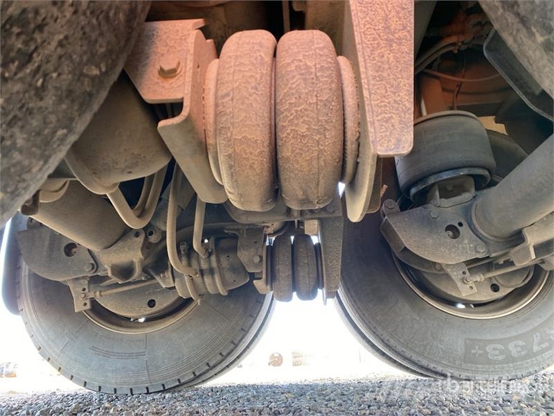 Sloanebuilt 8 m Quad Dog End Dump Trailer Bañera