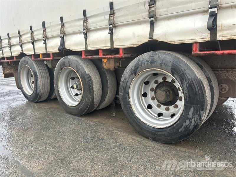 SOUTHERN CROSS 13.4 m Tri/A Step Deck Curtain Side Trailer مقطورات بغطاء جانبي