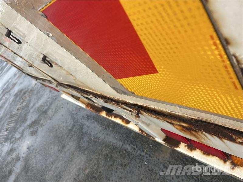 SOUTHERN CROSS 13.4 m Tri/A Step Deck Curtain Side Trailer مقطورات بغطاء جانبي