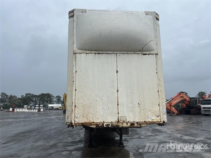 SOUTHERN CROSS 13.4 m Tri/A Step Deck Curtain Side Trailer مقطورات بغطاء جانبي