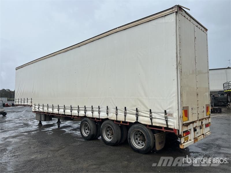 SOUTHERN CROSS 13.4 m Tri/A Step Deck Curtain Side Trailer مقطورات بغطاء جانبي