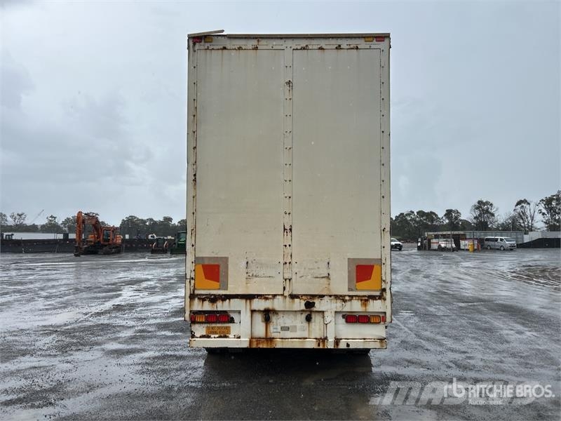 SOUTHERN CROSS 13.4 m Tri/A Step Deck Curtain Side Trailer مقطورات بغطاء جانبي
