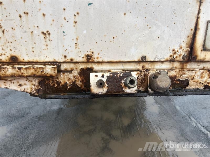 SOUTHERN CROSS 13.4 m Tri/A Step Deck Curtain Side Trailer مقطورات بغطاء جانبي