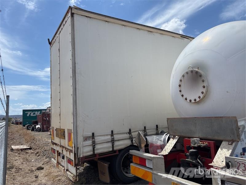 SOUTHERN CROSS 13.5 m Tri/A Step Deck Curtain Side Trailer Kapell trailer/semi