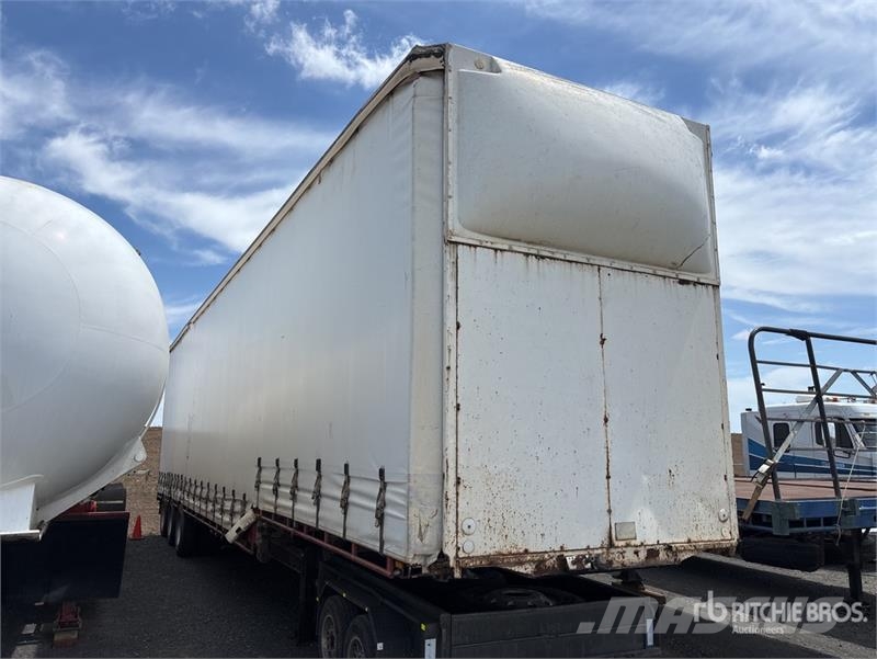SOUTHERN CROSS 13.5 m Tri/A Step Deck Curtain Side Trailer Kapell trailer/semi