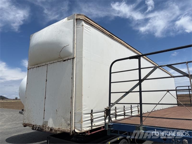 SOUTHERN CROSS 13.5 m Tri/A Step Deck Curtain Side Trailer Kapell trailer/semi
