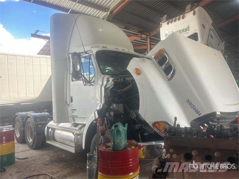 Sterling HX9500 6x4 T/A Day Cab Truck Tractor Naudoti vilkikai