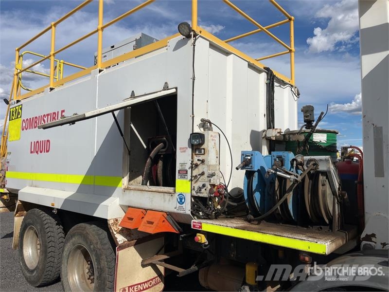 Sterling LT7500 8x4 Twin-Steer Fuel Truck Tanker trucks