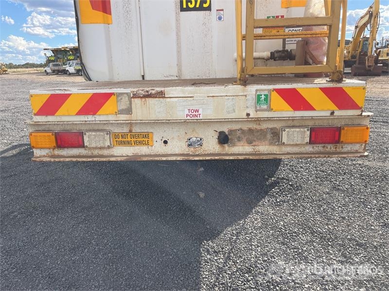 Sterling LT7500 8x4 Twin-Steer Fuel Truck Tanker trucks