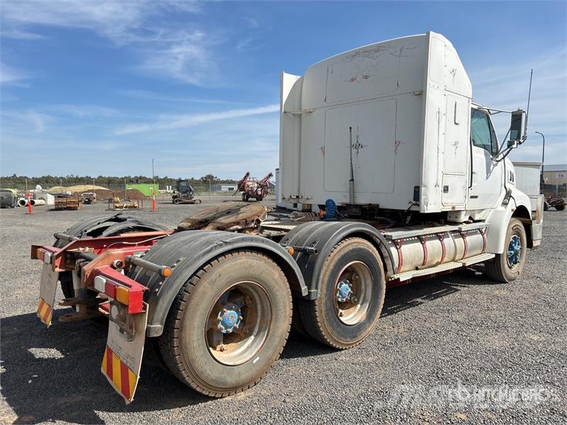 Sterling LT9500 Тягачі