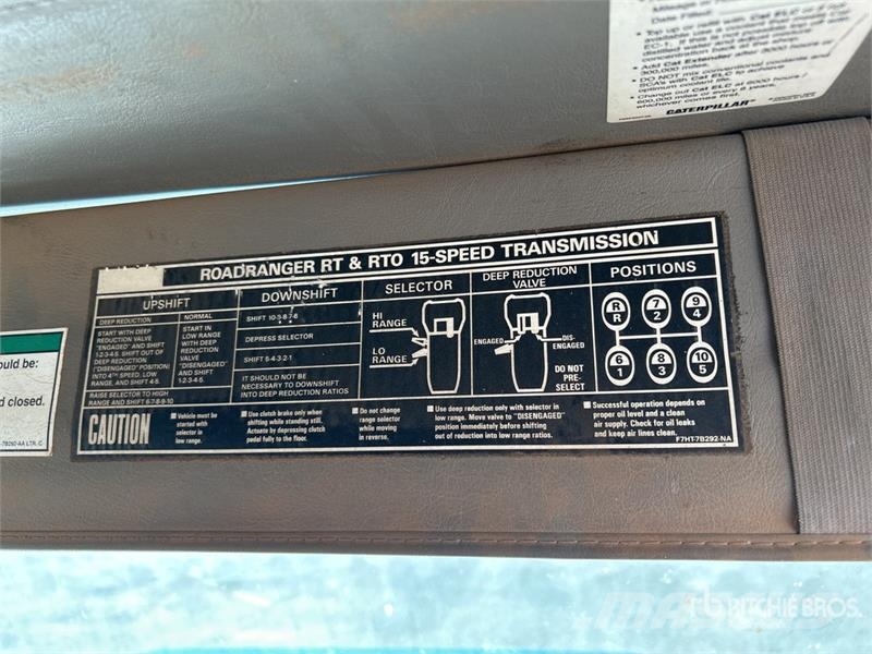Sterling LT9500 Тягачі