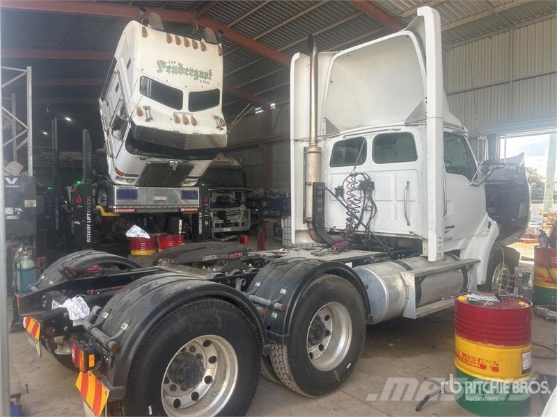 Sterling LT9500 牵引车
